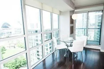 Grand Condos トロント カナダ